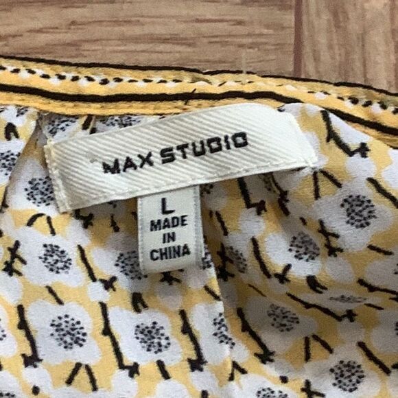 Max Studio Yellow floral Blouse with bubble sleeves - Picture 9 of 10